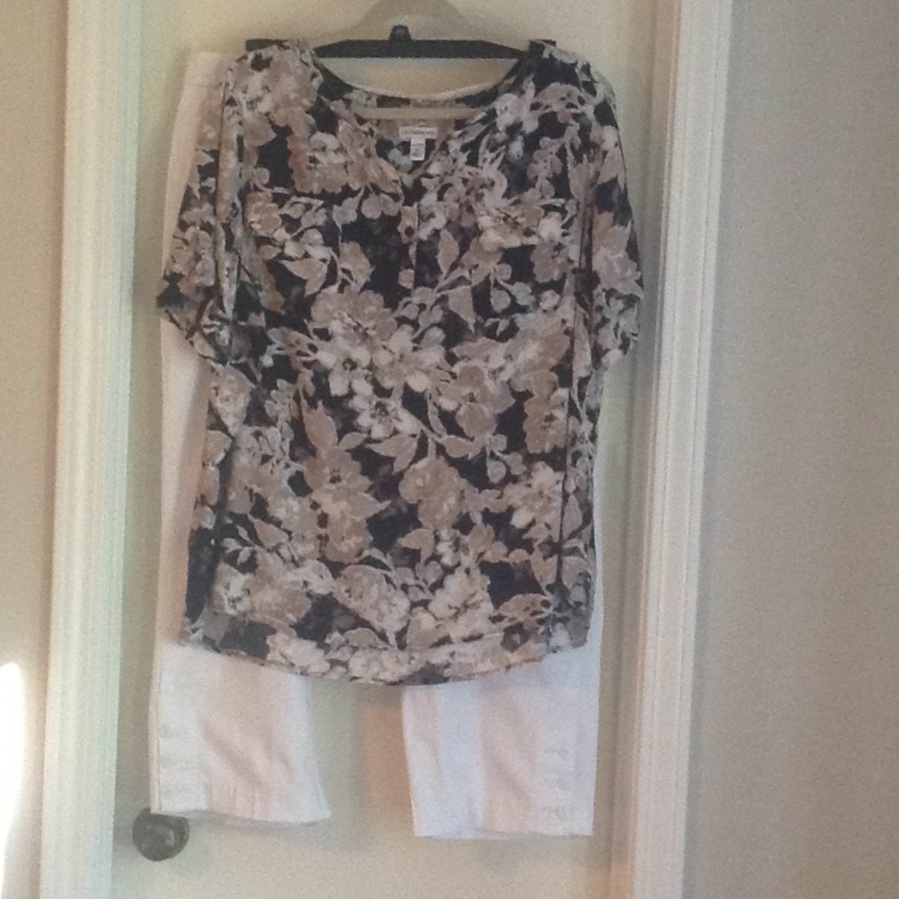 Coldwater Capris and Crofts & Barrow top